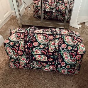 Vera Bradley XL duffle🤍 used a handful of times!! Petal Paisley print!!